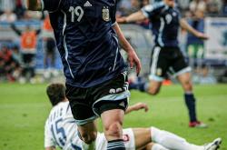 开云体育中国-巴西国家队踏入巴塞罗那，梅西续约两年