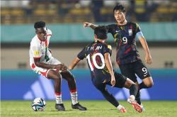 开云官网-一场激烈比赛中强队获得耀眼胜利