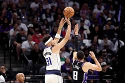 开云体育中国-包含独行侠碾压黄蜂，利拉德高光表现的词条