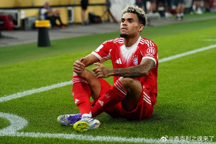 斯图加特队员精彩进球，助球队逆转胜出