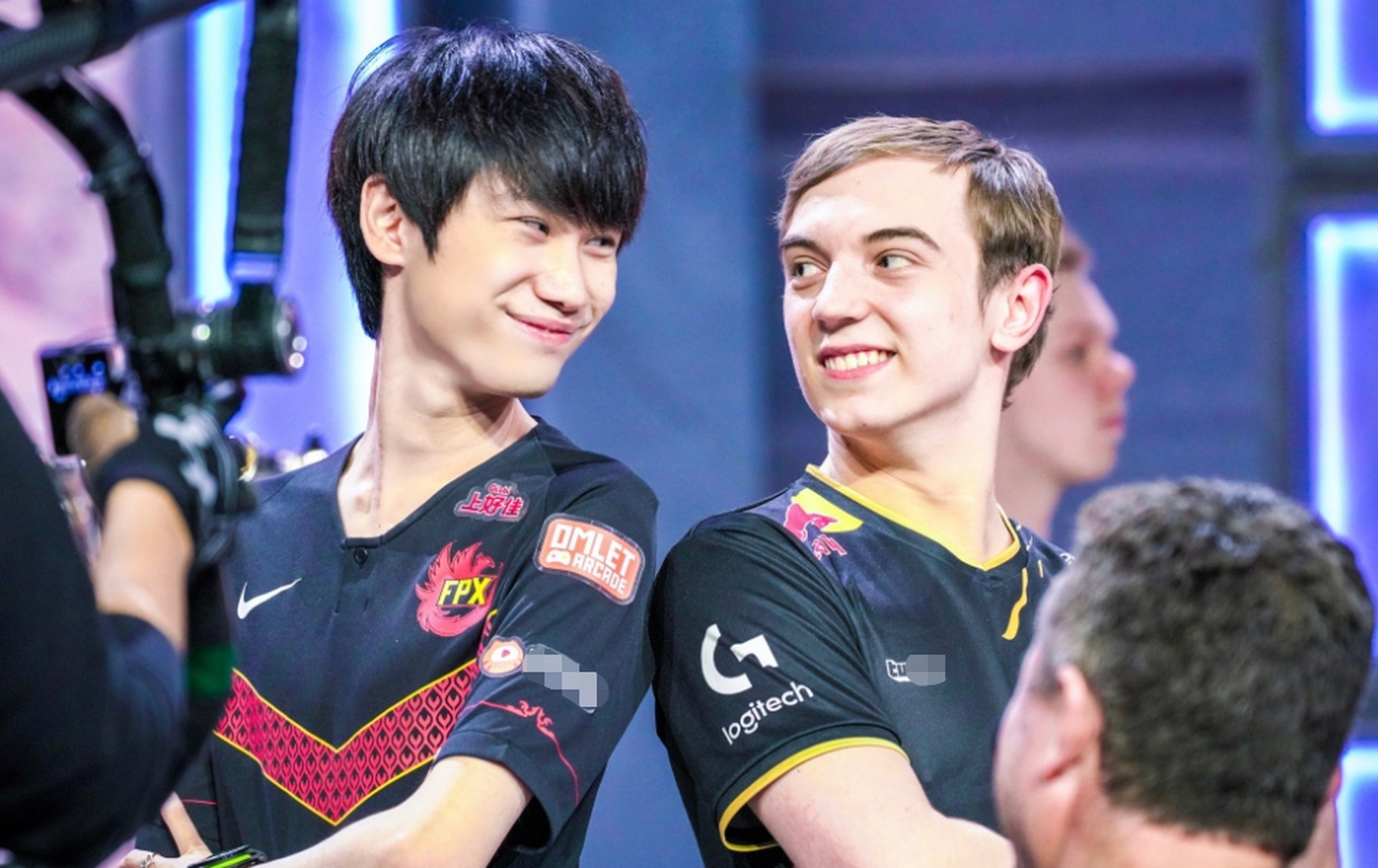 FPX轻取MAD，Caps团战一打五全球总决赛2:1（广州）