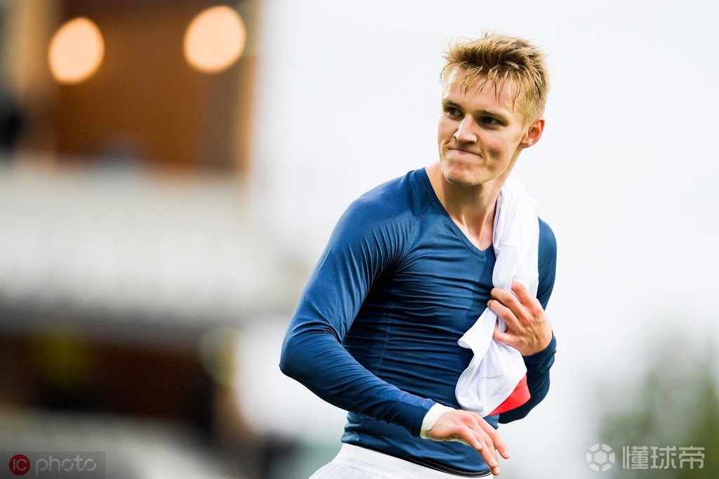 HLE险胜勒沃库森，厄德高绝境下完成绝杀宿敌对决全球总决赛，引爆全场热议的简单介绍