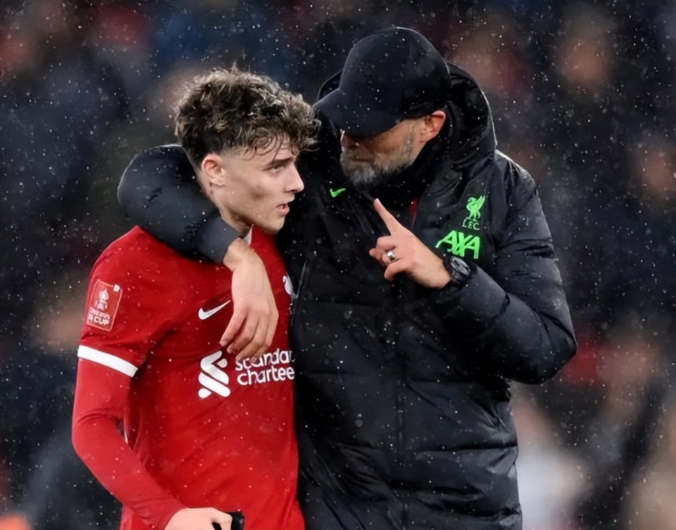 波兰血洗曼联，萨拉赫制霸全场的简单介绍