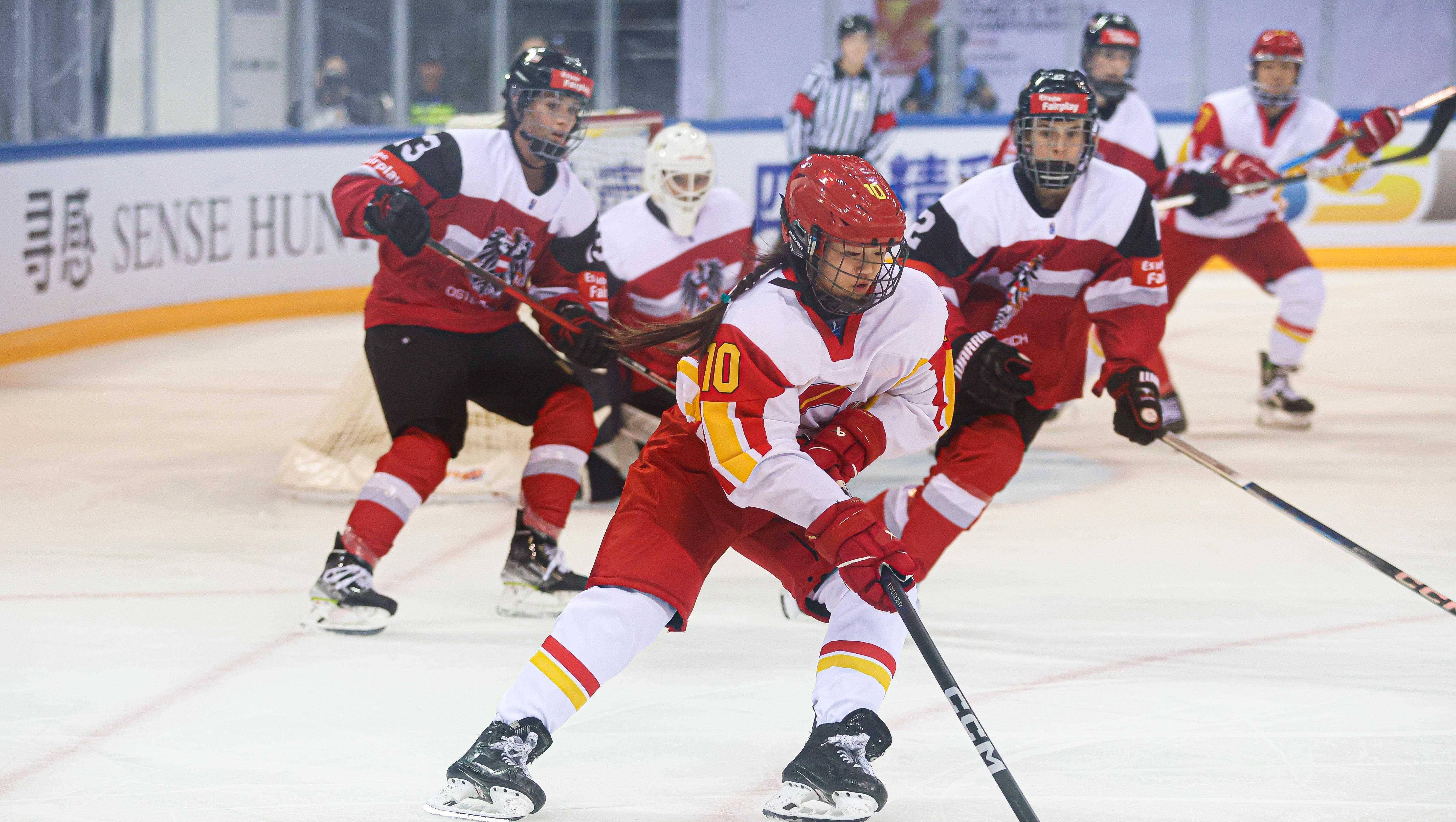 包含回顾冰球经典时刻：传奇再现的词条