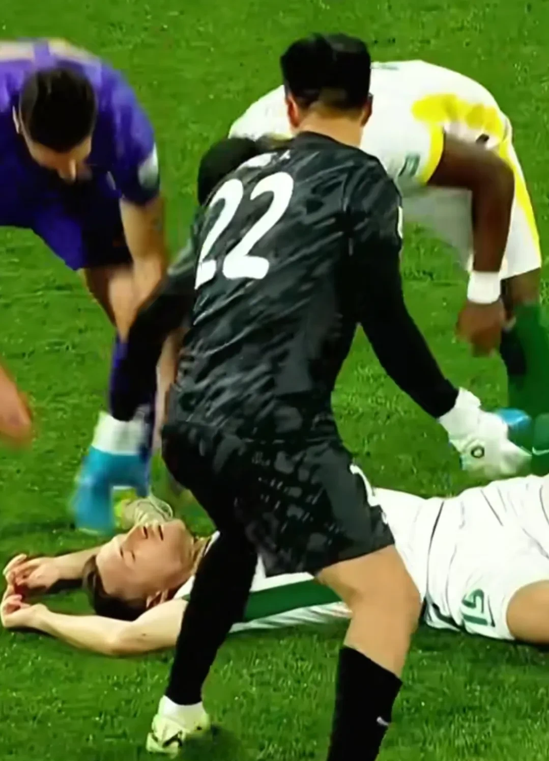 英超明星选手受伤退赛，引发热议的简单介绍