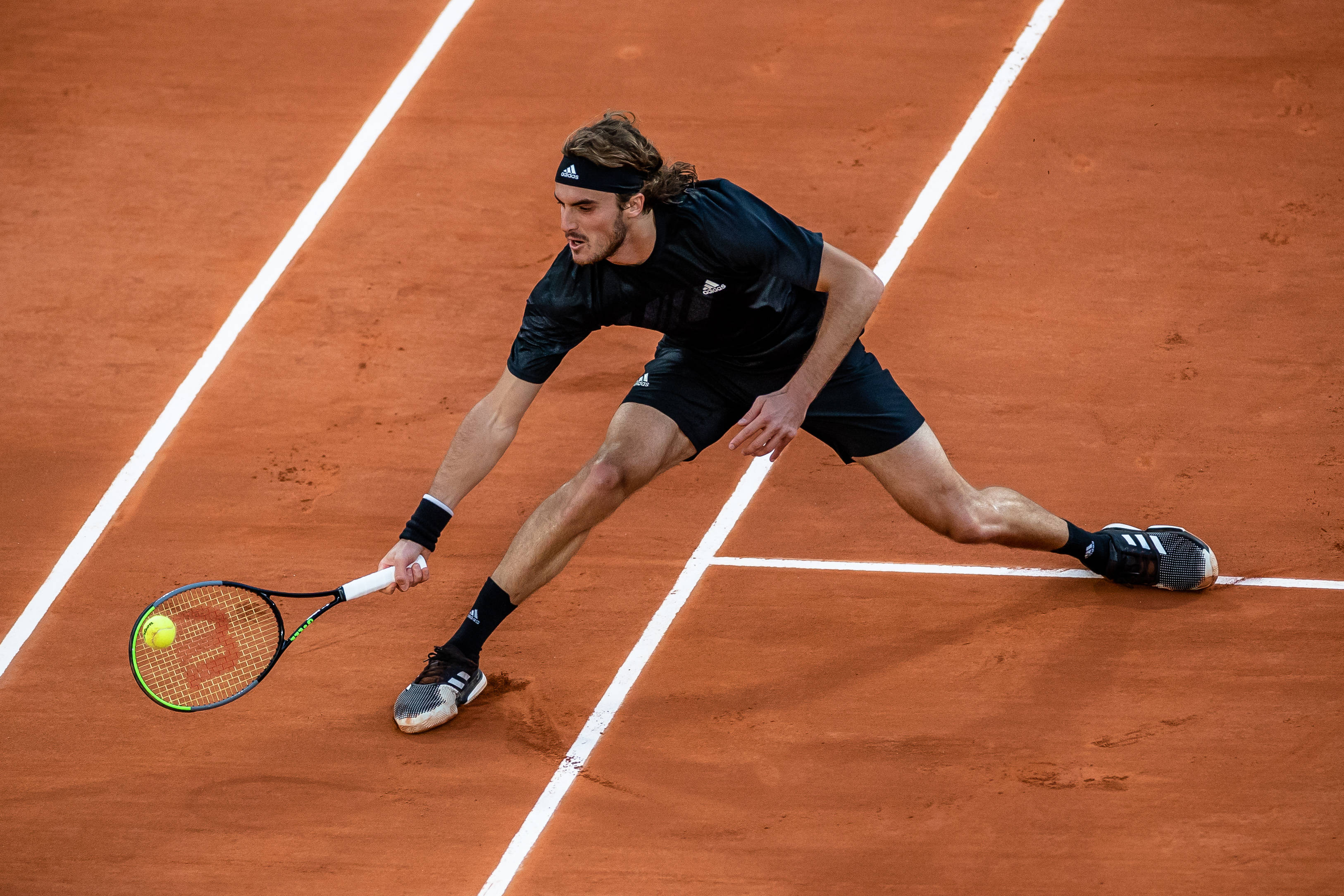 包含美网轻取法网，西西帕斯状态火热的词条